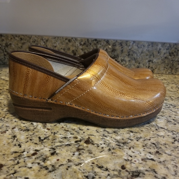 Dansko Women's Clogs size 8.5-9 - Picture 7 of 12